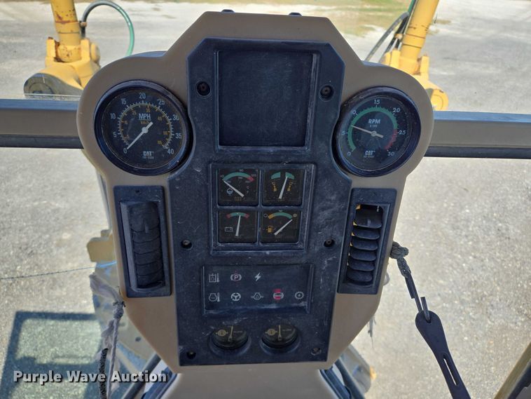 image for item DT4958 2002 Caterpillar 120H motor grader