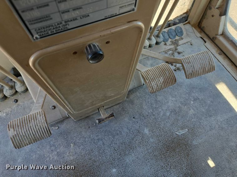 image for item DT4958 2002 Caterpillar 120H motor grader