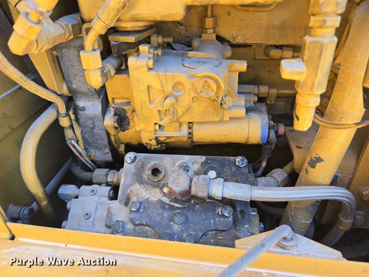 image for item DT4958 2002 Caterpillar 120H motor grader