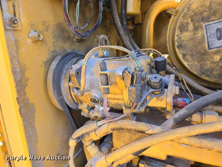 image for item DT4958 2002 Caterpillar 120H motor grader