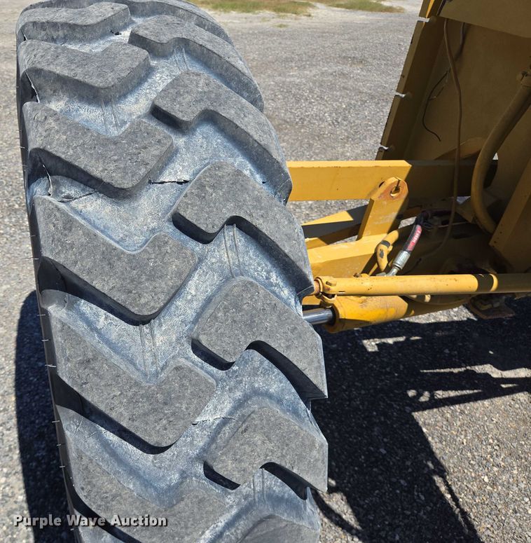 image for item DT4958 2002 Caterpillar 120H motor grader