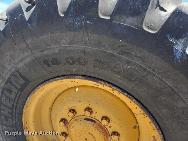 image for item DT4958 2002 Caterpillar 120H motor grader