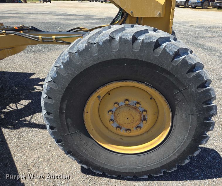 image for item DT4958 2002 Caterpillar 120H motor grader