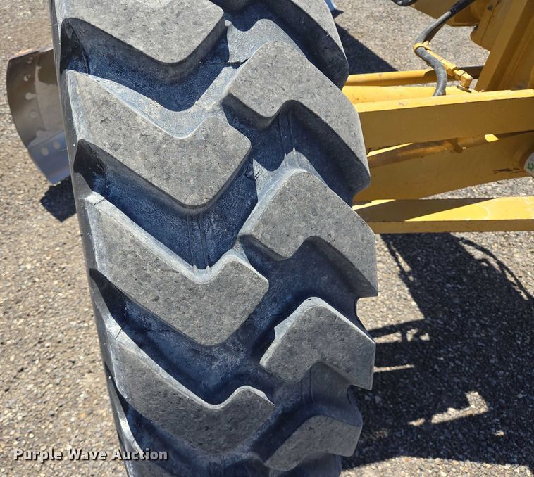 image for item DT4958 2002 Caterpillar 120H motor grader