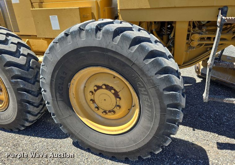 image for item DT4958 2002 Caterpillar 120H motor grader