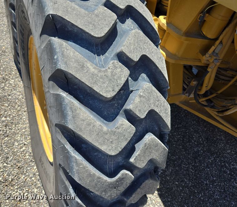 image for item DT4958 2002 Caterpillar 120H motor grader