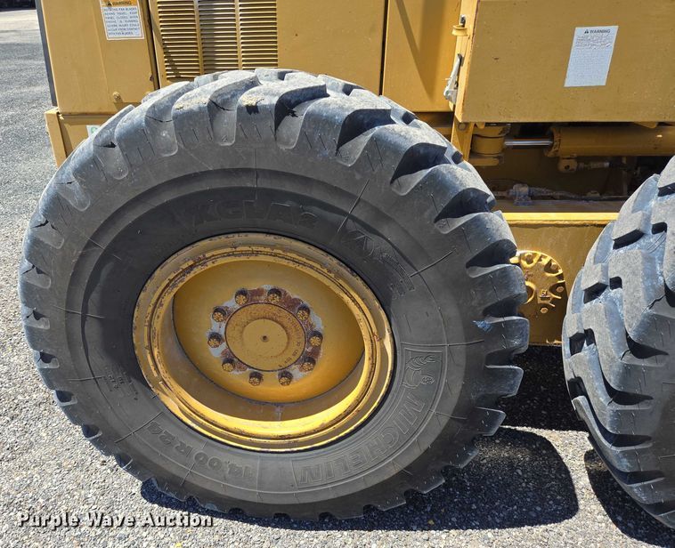 image for item DT4958 2002 Caterpillar 120H motor grader