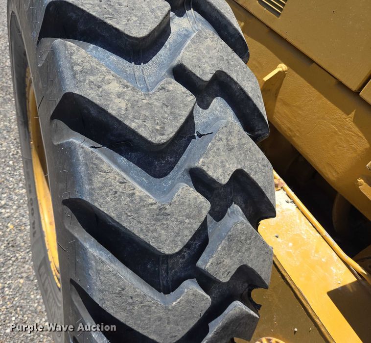 image for item DT4958 2002 Caterpillar 120H motor grader