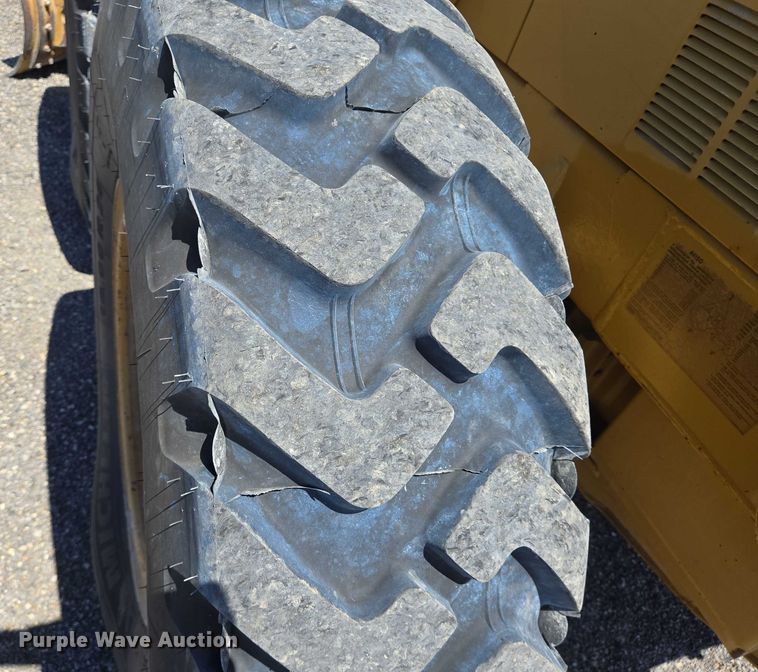 image for item DT4958 2002 Caterpillar 120H motor grader