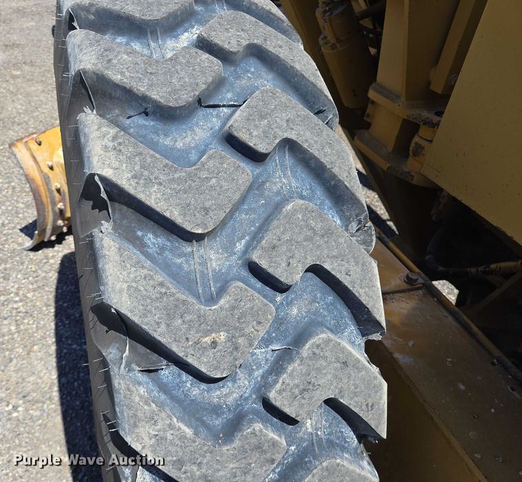 image for item DT4958 2002 Caterpillar 120H motor grader