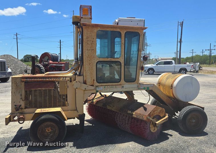 image for item DT4959 1992 Waldon Sweep Master II broom