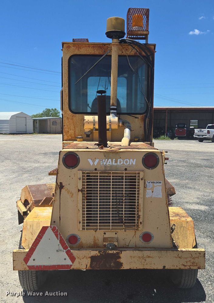 image for item DT4959 1992 Waldon Sweep Master II broom