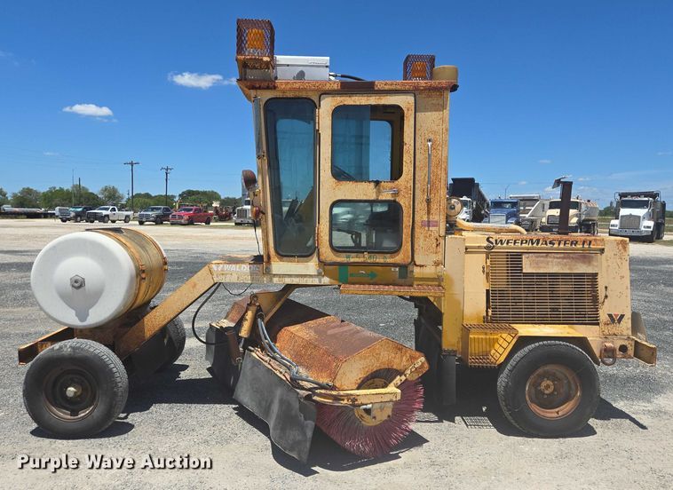 image for item DT4959 1992 Waldon Sweep Master II broom