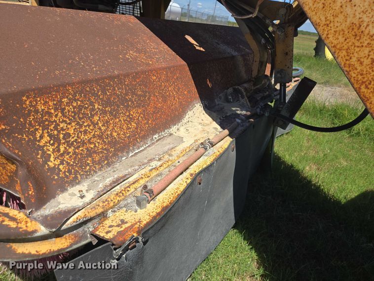 image for item DT4959 1992 Waldon Sweep Master II broom