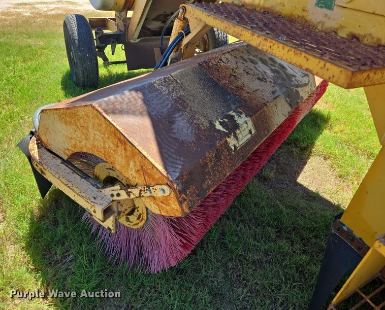 image for item DT4959 1992 Waldon Sweep Master II broom