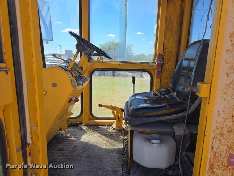 image for item DT4959 1992 Waldon Sweep Master II broom