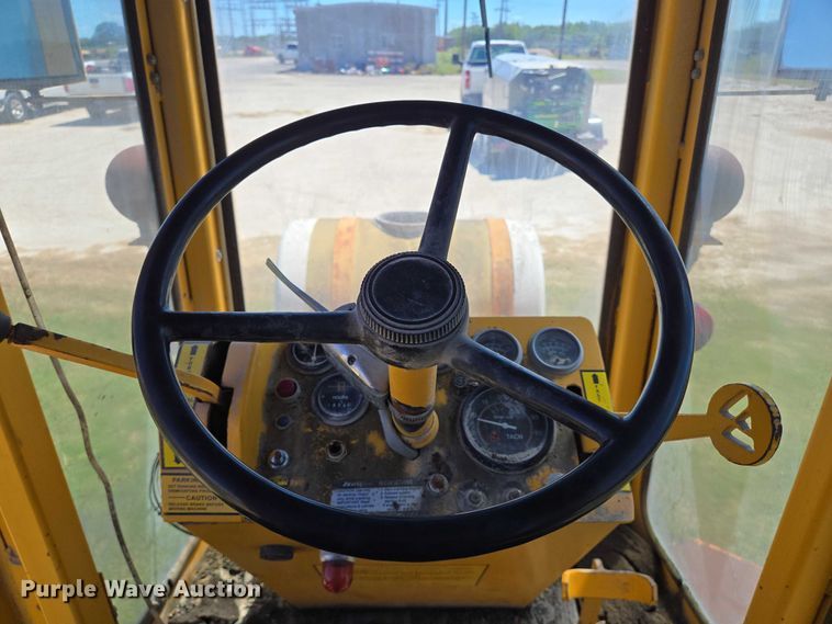 image for item DT4959 1992 Waldon Sweep Master II broom