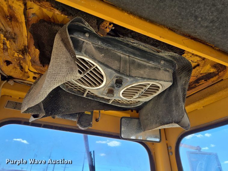 image for item DT4959 1992 Waldon Sweep Master II broom