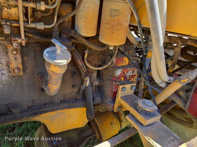 image for item DT4959 1992 Waldon Sweep Master II broom