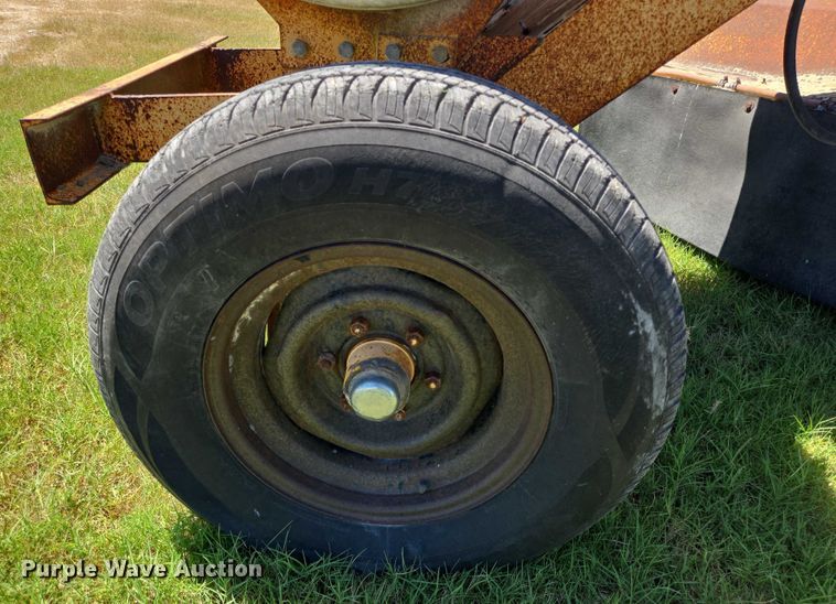 image for item DT4959 1992 Waldon Sweep Master II broom