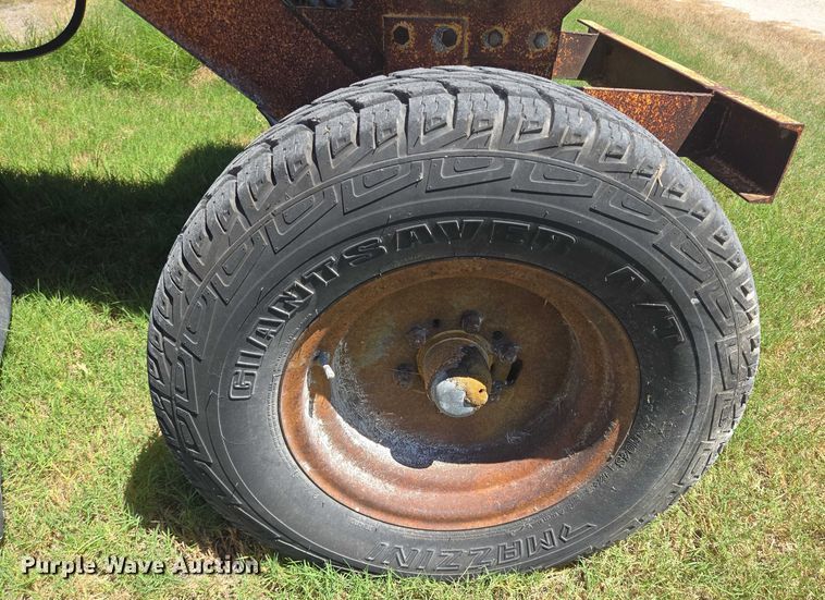 image for item DT4959 1992 Waldon Sweep Master II broom