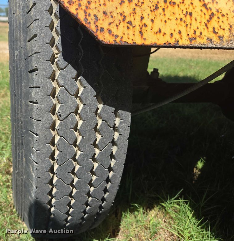 image for item DT4959 1992 Waldon Sweep Master II broom