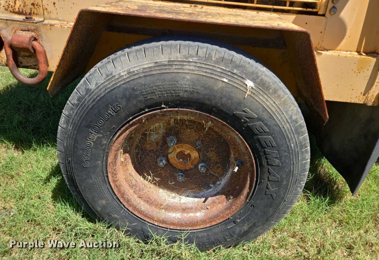 image for item DT4959 1992 Waldon Sweep Master II broom