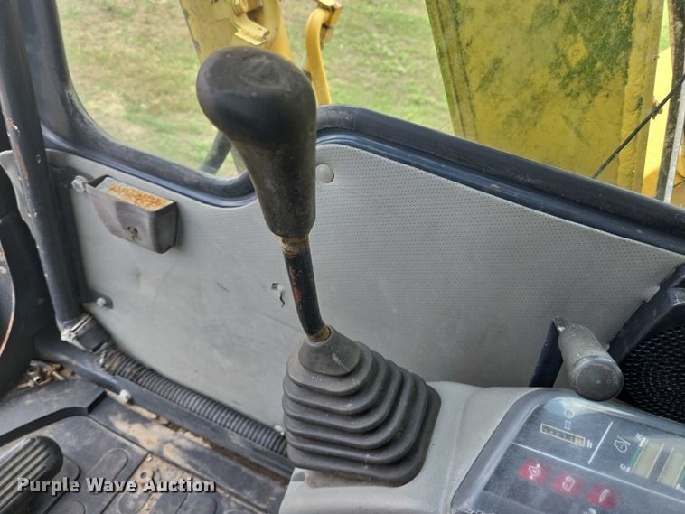 image for item DT4963 2001 Komatsu PC60-7E mini excavator