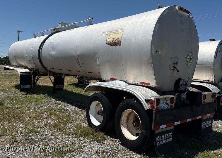 image for item DT6637 1980 Fruehauf tank trailer