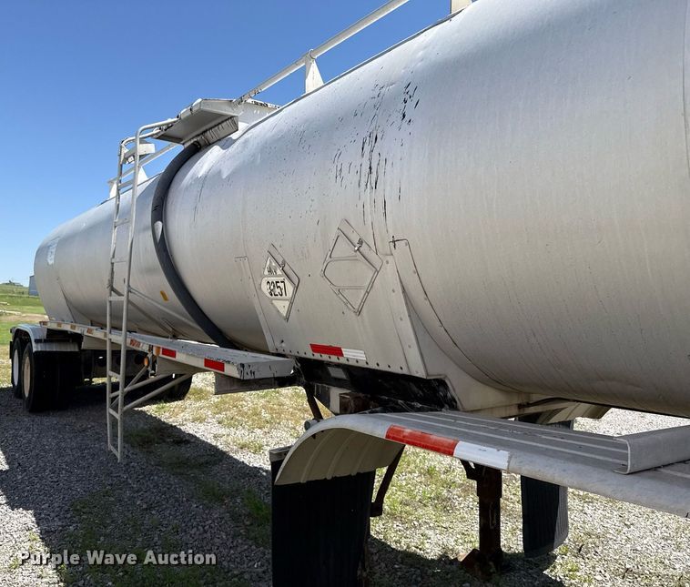 image for item DT6637 1980 Fruehauf tank trailer