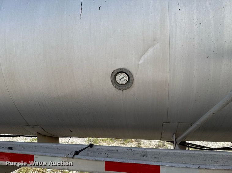 image for item DT6637 1980 Fruehauf tank trailer