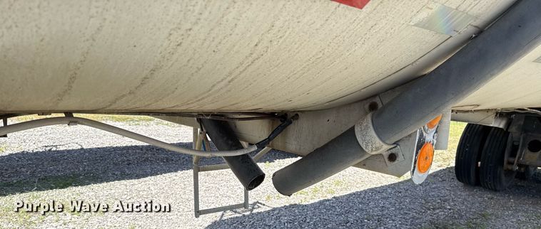 image for item DT6637 1980 Fruehauf tank trailer