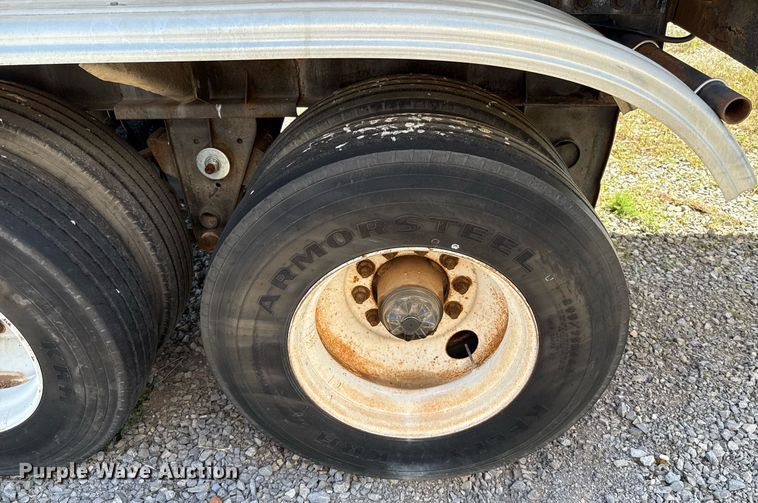 image for item DT6637 1980 Fruehauf tank trailer