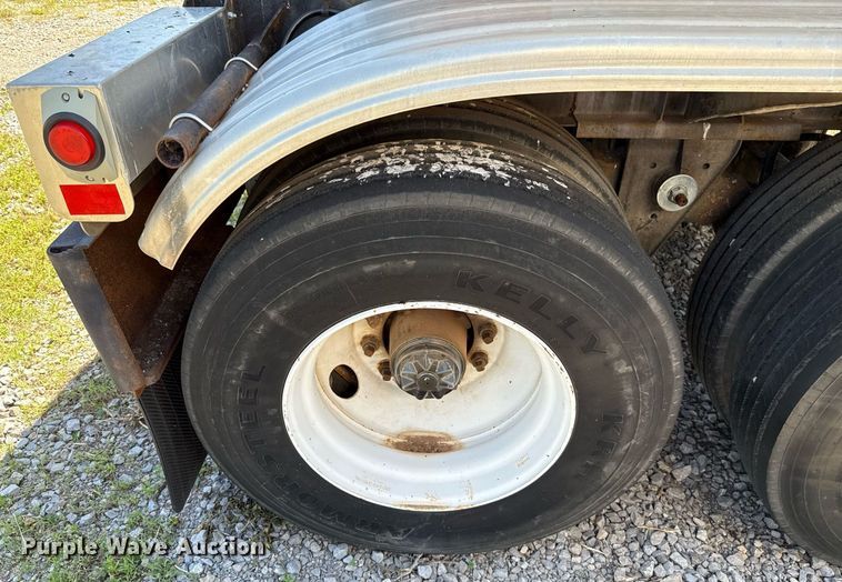 image for item DT6637 1980 Fruehauf tank trailer