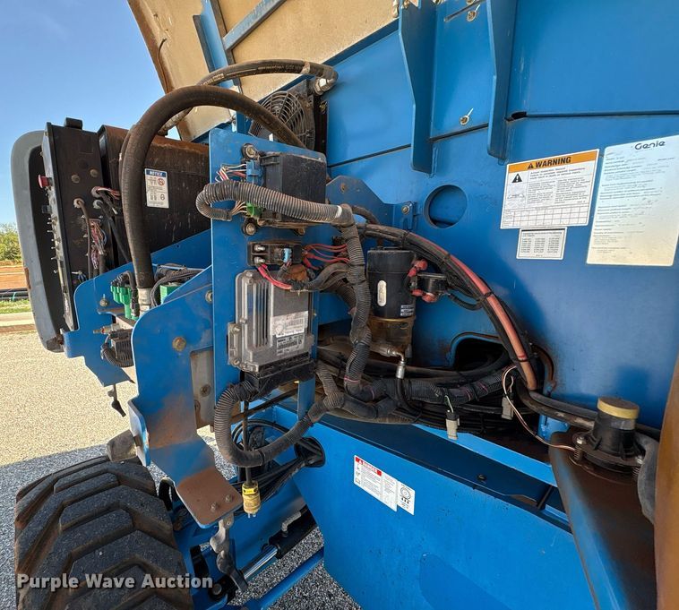 image for item DT6719 2013 Genie S-60X boom lift