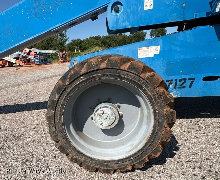 image for item DT6719 2013 Genie S-60X boom lift