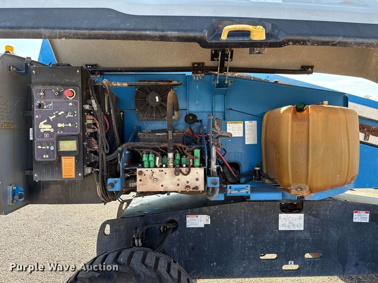 image for item DT6720 2015 Genie S-60X boom lift