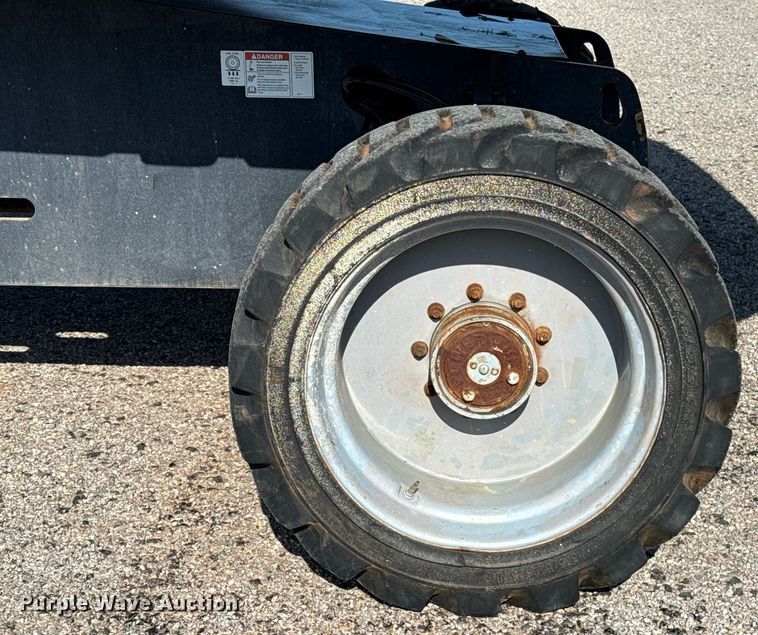 image for item DT6720 2015 Genie S-60X boom lift