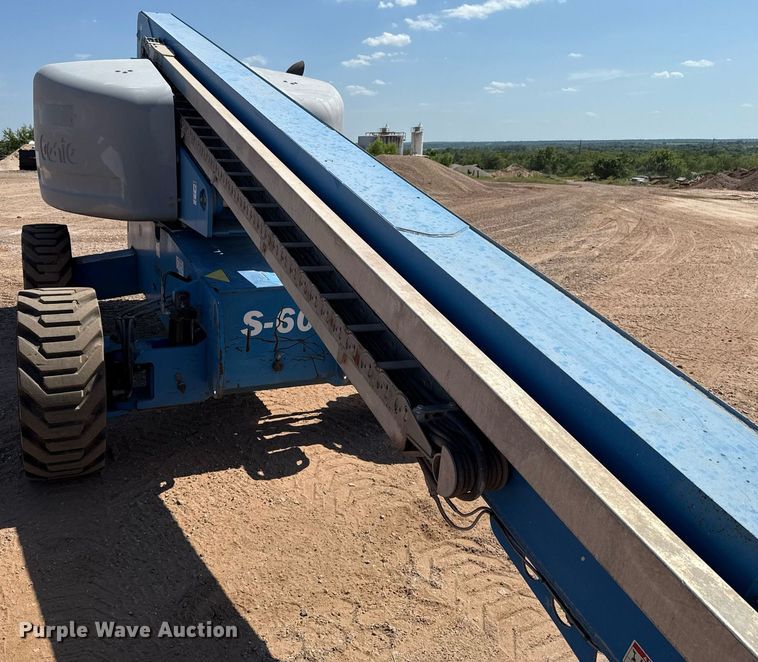 image for item DT6722 2012 Genie S-60X boom lift