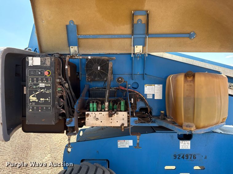 image for item DT6722 2012 Genie S-60X boom lift