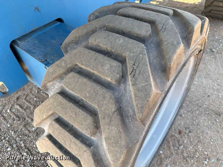 image for item DT6722 2012 Genie S-60X boom lift