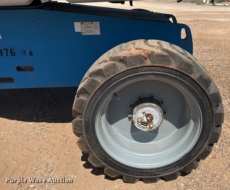 image for item DT6722 2012 Genie S-60X boom lift