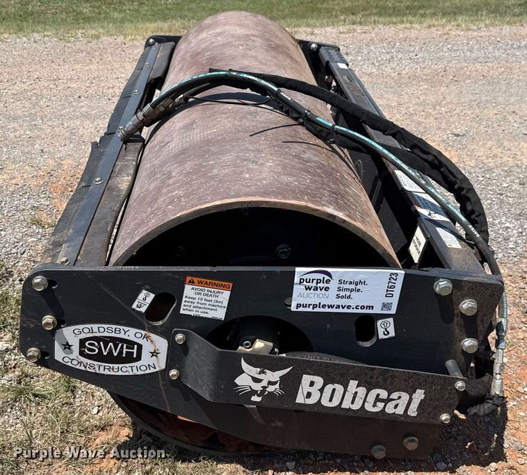 image for item DT6723 Bobcat skid steer single drum roller