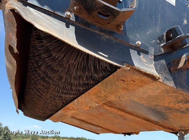 image for item DT6724 Virnig VI PUB72 skid steer sweeper