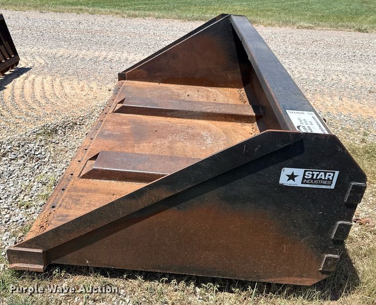 image for item DT6725 2021 Star Industries 1408B telehandler bucket