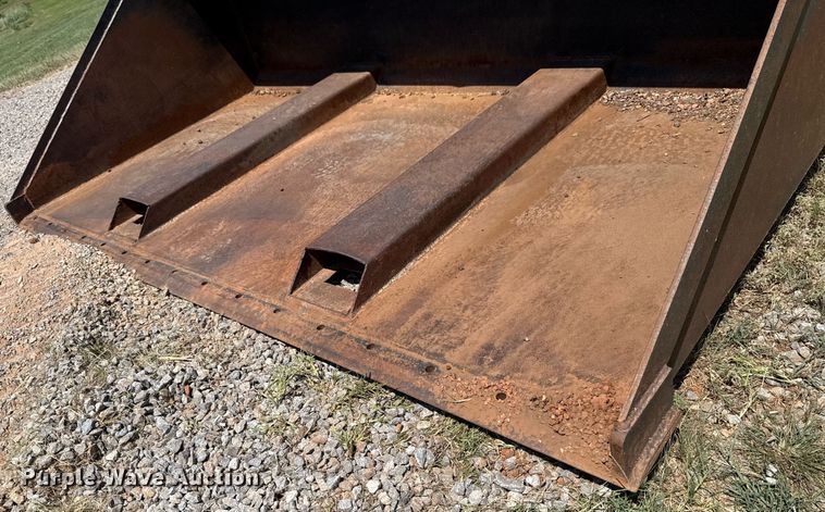 image for item DT6725 2021 Star Industries 1408B telehandler bucket