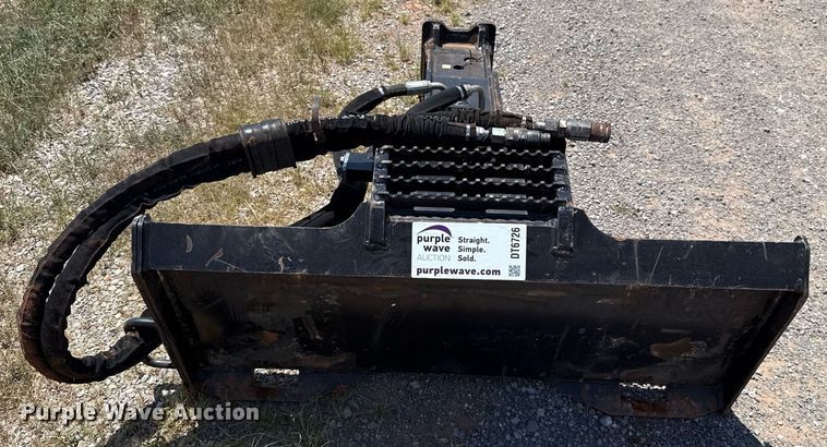 image for item DT6726 Caterpillar B6 skid steer breaker