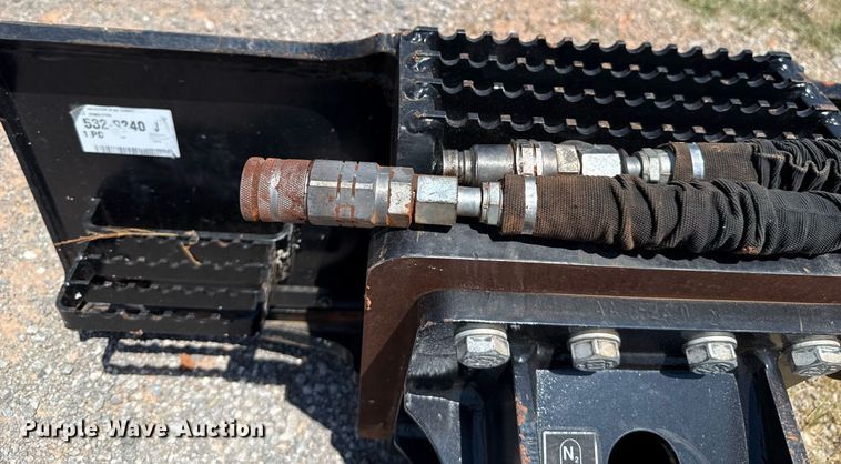 image for item DT6726 Caterpillar B6 skid steer breaker