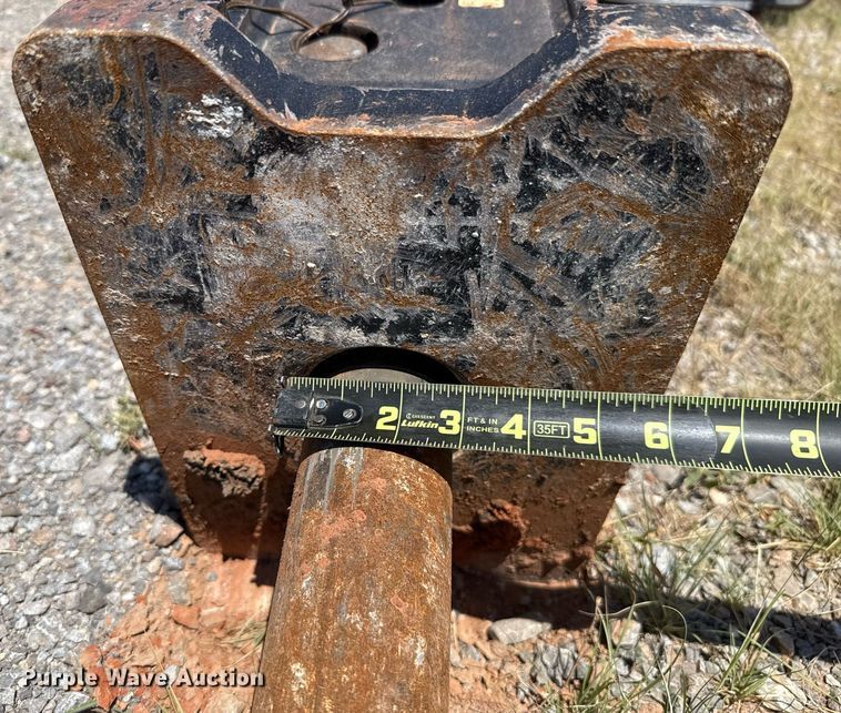 image for item DT6726 Caterpillar B6 skid steer breaker