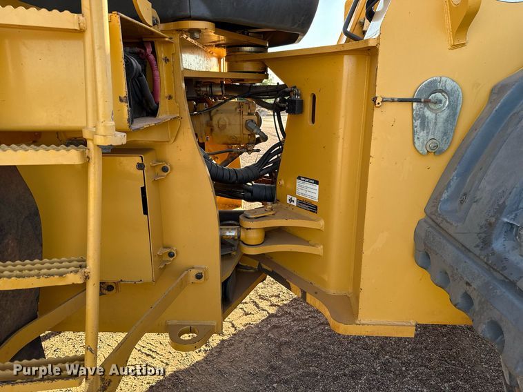 image for item DT6732 2007 John Deere 844J wheel loader